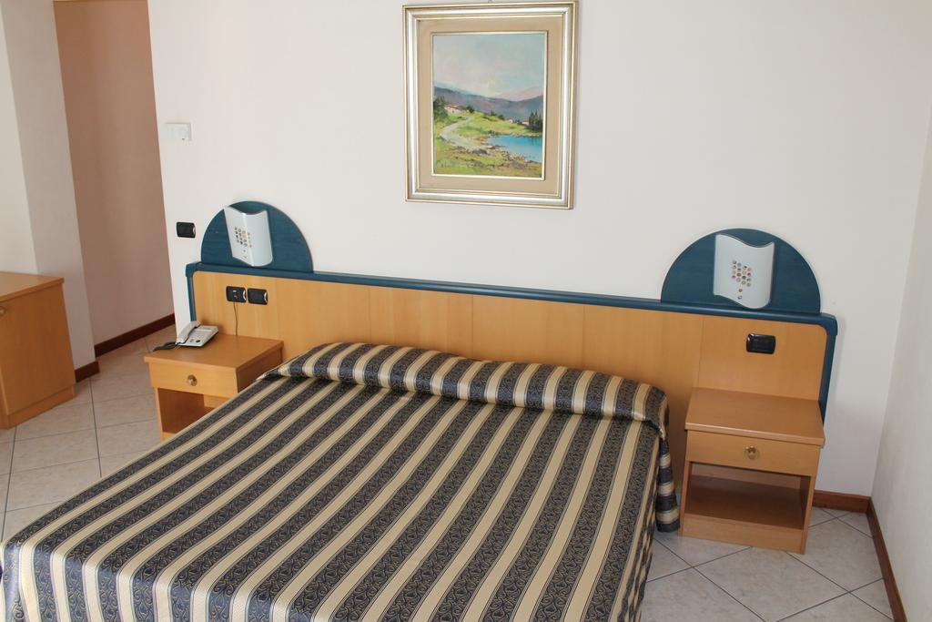 Albergo Villa Eva Costermano Bagian luar foto